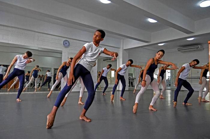 En el Teatro Martí, Acosta Danza