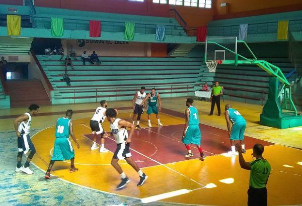 Capitalinos vs Pinar del Río en baloncesto masculino