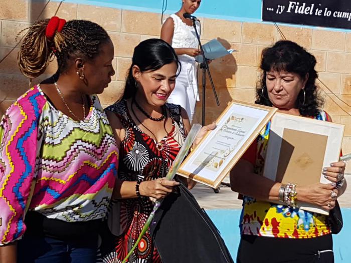 En Diez de Octubre, acto por el Día del Educador
