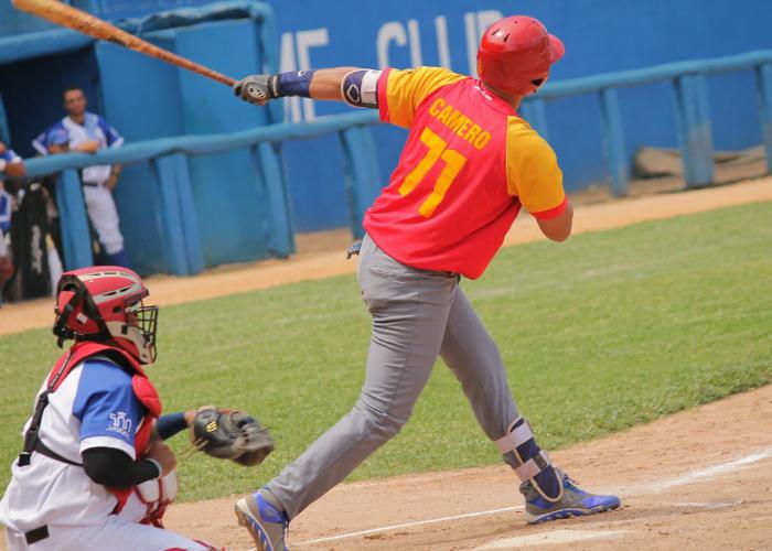 Javier Camero dejó al campo a los Industriales