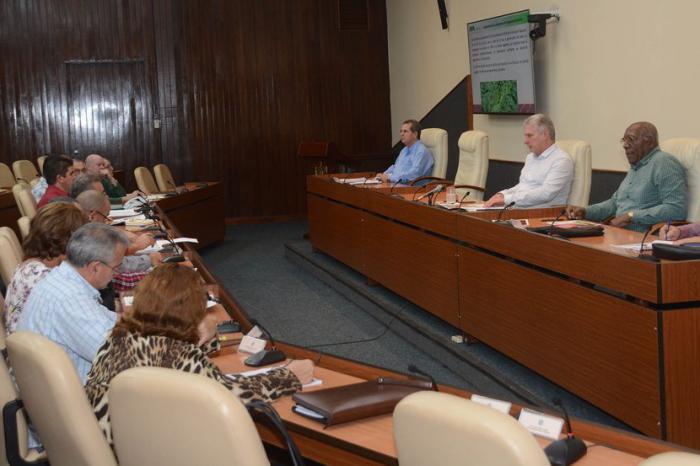 Miguel Díaz-Canel Bermúdez en reunión de chequeo sobre producción de alimentos y ampliación de ofertas a la población