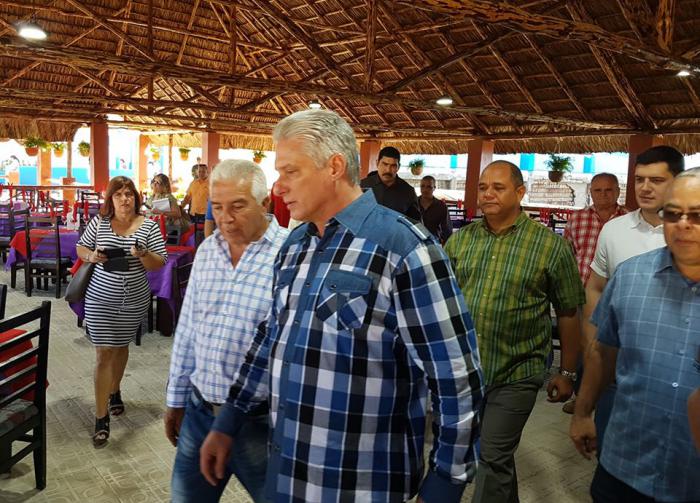 Recorre el presidente cubano Miguel Díaz-Canel el nuevo complejo recreativo Marcelo Salado 