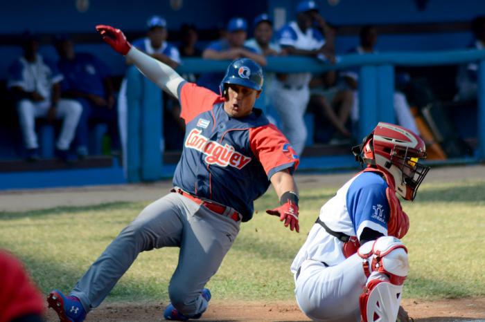 Camagüey vs Industriales en el Latino