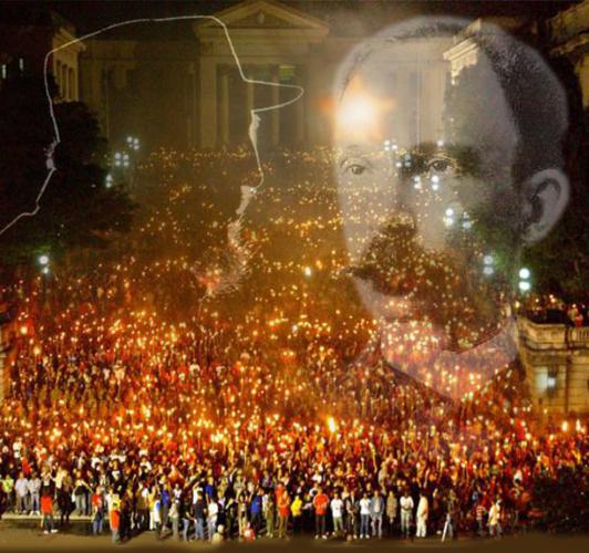 Para el Apóstol la rosa blanca y la antorcha que ilumina el futuro