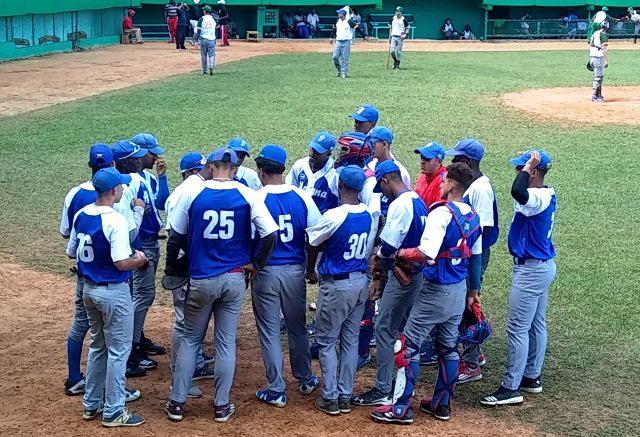 Con buen paso, equipo habanero de béisbol juvenil
