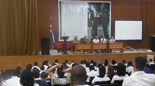 Estudiantes de Ciencias Médicas de La Habana reafirman compromiso con la Revolución