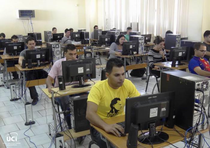 Estudiantes de la UCI