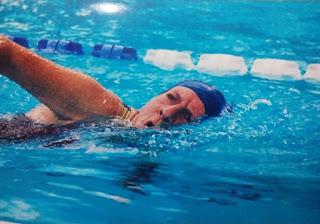 Marta, practica natación a sus 90 años