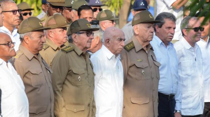 Raúl Castro habla en honras fúnebres de Efigenio Amejeiras