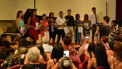 25 jóvenes graduados en el Instituto Politécnico de Economía de La Habana