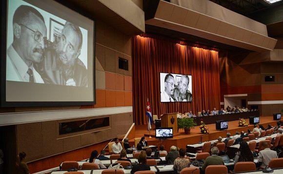 Analiza BioCubaFarma trabajo en 2019 y proyecciones de 2020, en presencia de Díaz-Canel