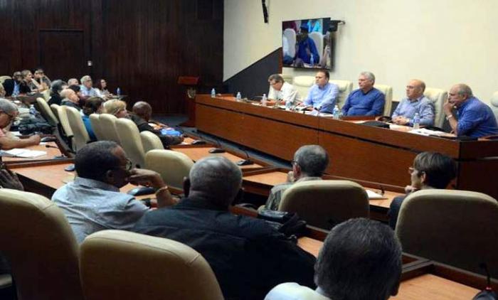 Miguel Díaz-Canel se reune con artistas e intelectuales cubanos