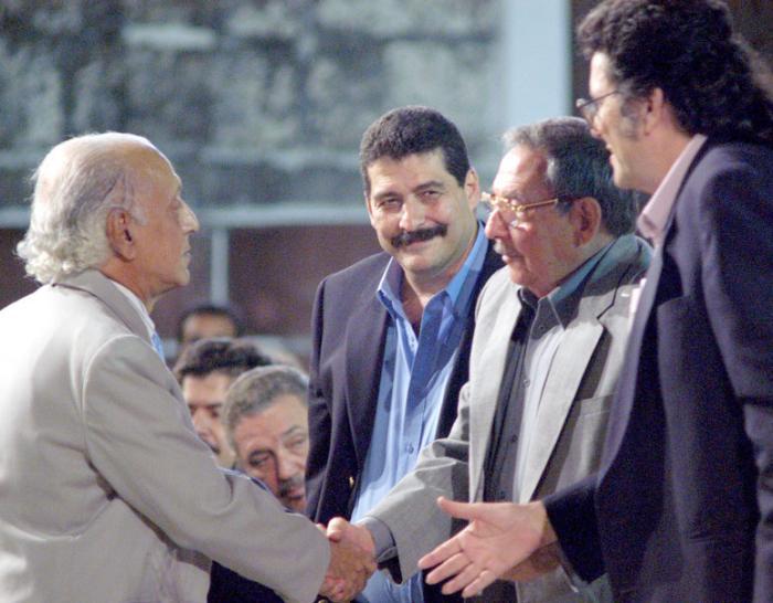 César López saluda a Raúl Castro durante inauguración de Feria Internacional del Libro 2007