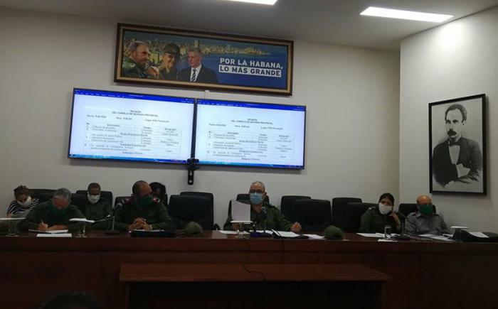 dirigentes en consejo de defensa de la habana