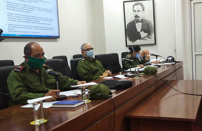 dirigentes en consejo de defensa habana
