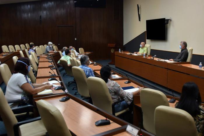 Reunión con científicos cubanos sobre el coronavirus