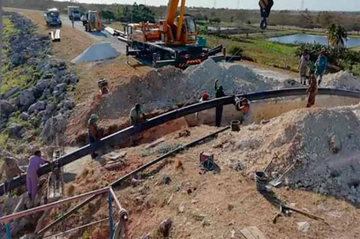Trabajos en presa Maurín, al oeste de La Habana