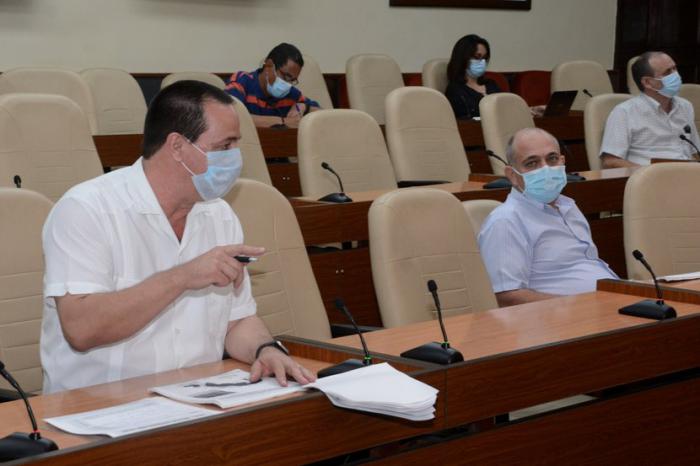 Ministro de Salud en reunión con el grupo de trabajo de la Covid-19