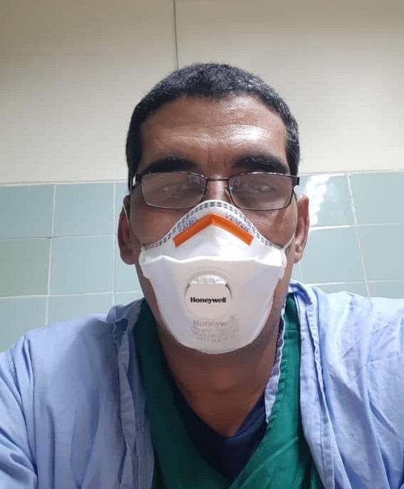 El doctor Rafael Venegas Rodríguez es especialista en Terapia Intensiva y Emergencias y mayor de las Fuerzas Armadas Revolucionarias (FAR). Foto: Cortesía del entrevistado.