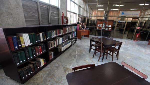 Biblioteca, interior de una biblioteca, foto de una biblioteca
