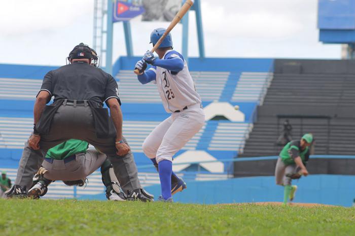 Juego de béisbol