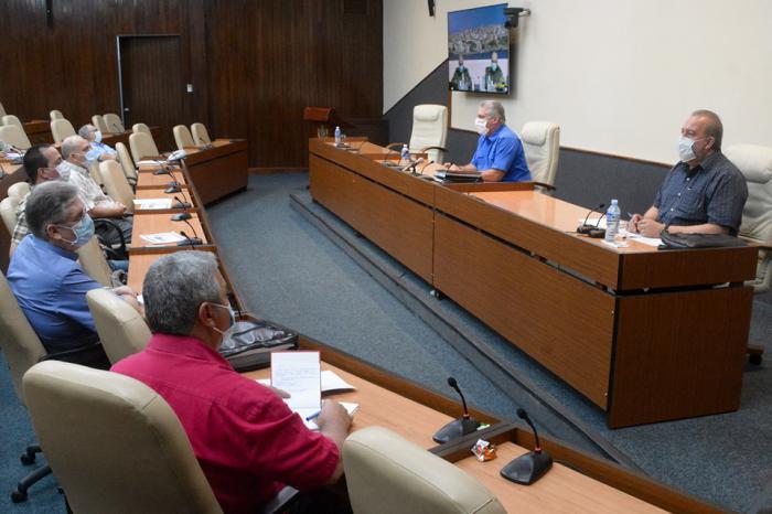 Encuentro con el grupo temporal de trabajo para la prevención y control del nuevo coronavirus
