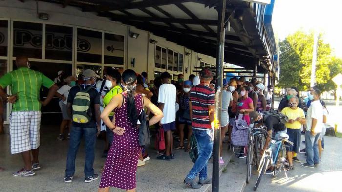 Tiendas Caracol 25 y 12, Vedado