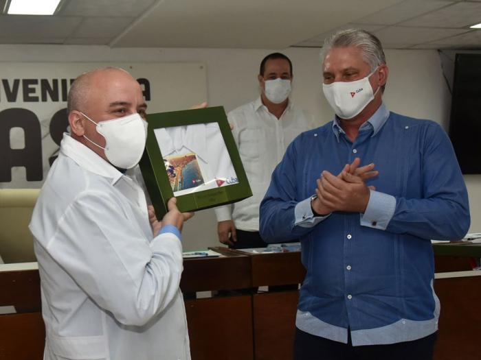Intercambia Presidente Miguel Díaz-Canel Bermúdez.con los colaboradores cubanos que prestaron sus servicios para luchar contra la #COVID19 en Andorra, Nicaragua y Antigua y Barbuda