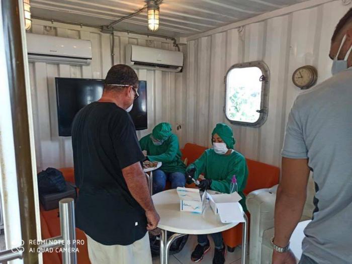 Los trabajadores del Paseo Marítimo de 1ra. y 70 que se sometieron el pasado sábado al test rápido para determinar contagios con la Covid-19 dieron negativo.