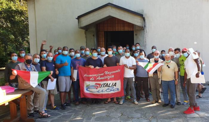 Integrantes de una pequeña delegación de la Asociación Nacional de Amistad Italia Cuba se reunieron con la brigada Henry Reeve el domingo 19 para una última despedida antes de su regreso a Cuba