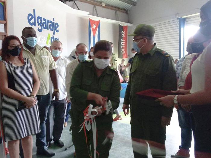 Inauguración de tienda El Garaje, en el municipio de Diez de Octubre