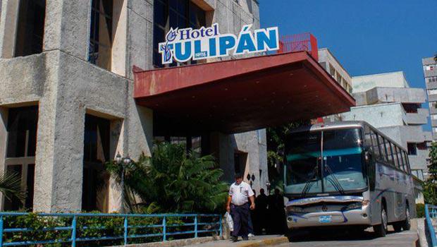Fachada del hotel Tulipán