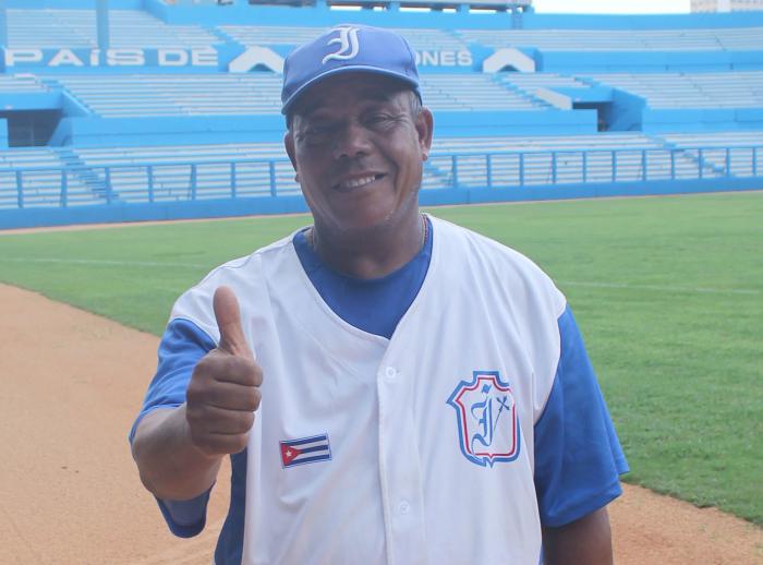 Enrique Pacheco, cargabates de Industriales