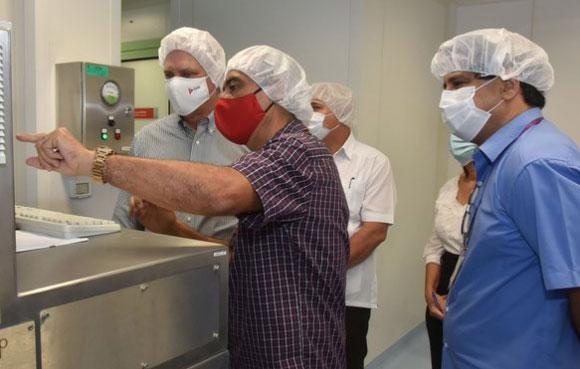 Díaz-Canel visita centro científico de Cuba
