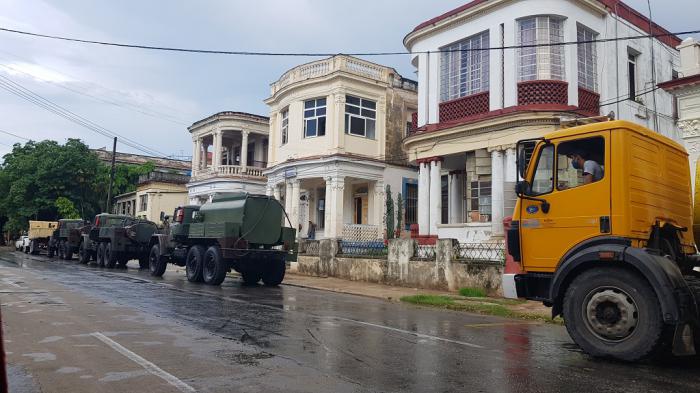 La desinfección de calles, aceras, portales y cercas perimetrales se reinició este martes en la provincia de La Habana