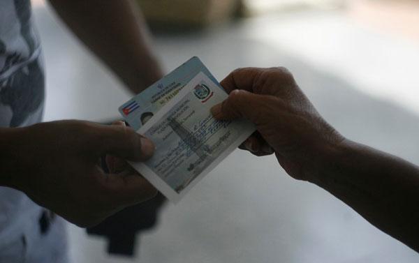Tarjeta de autorizo temporal para la compra de alimentos a quienes viven en un municipio que no es el de su residencia permanente, contemplada en el carnet de identidad