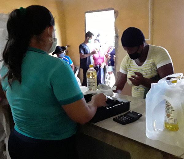 Venta móvil en el Cotorro ante la COVID-19