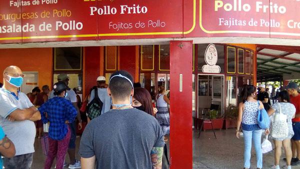 Colas en esquina de 23 y 12