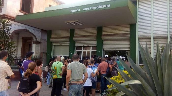 Banco Metropolitano ubicado en Línea entre Paseo y A, Vedado