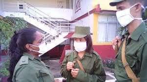 Jóvenes reclutándose para el Servicio Militar Activo