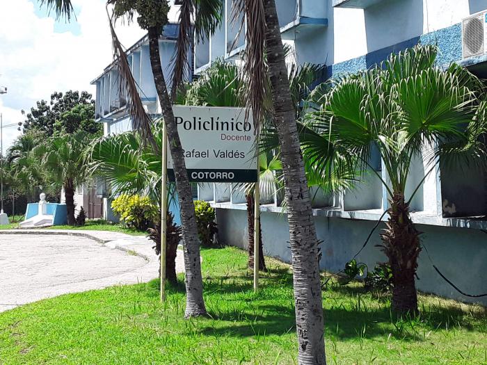 Fachada del Policlínico Rafael Valdés