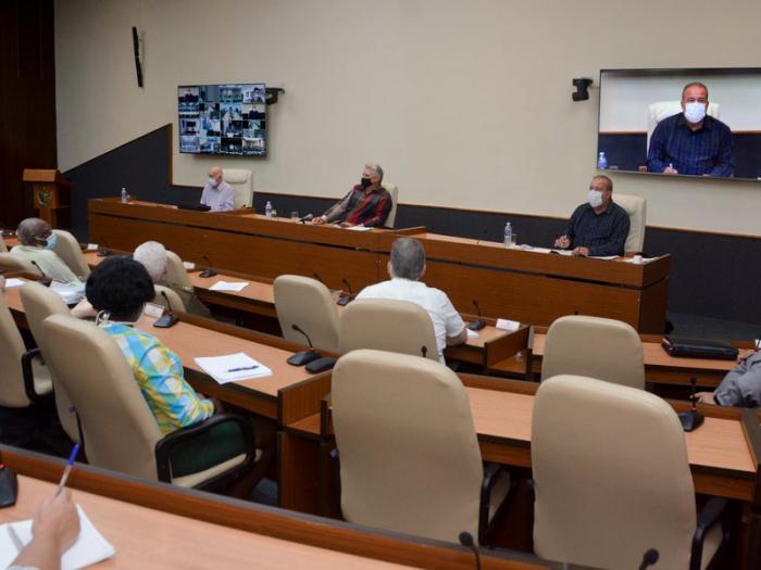 Presidencia y participantes en Reunión del grupo temporal de trabajo de enfrentamiento a la COVID-19