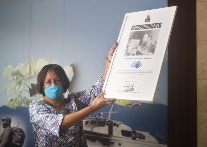 Marta Jiménez directora del periódico tribuna de la habana en el  aniversario 40