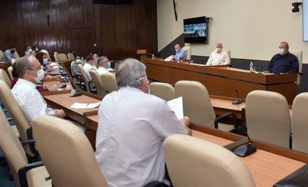 Reunión de Miguel Díaz-Canel con científicos cubanos para tratar tema de la COVID-19
