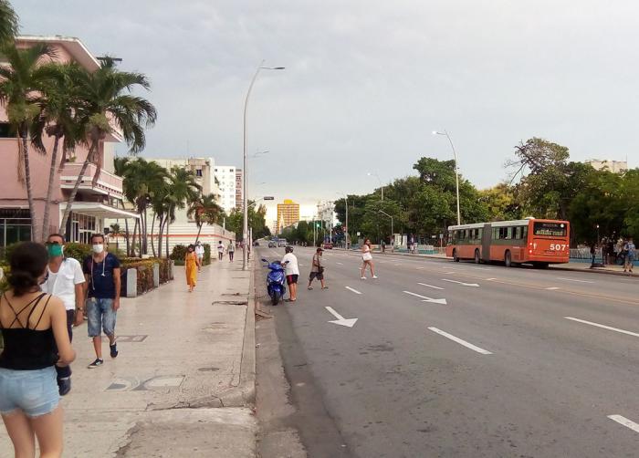 Calle 23 en el Vedado, La Habana, Cuba