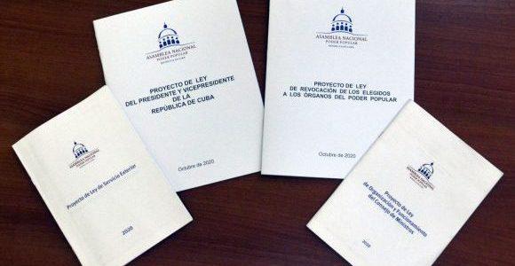 Folletos de los proyectos de leyes de la Asamblea Nacional del Poder Popular