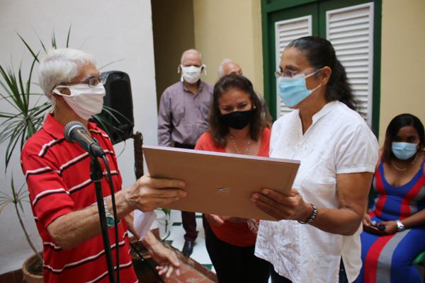 UNHIC entrega reconocimiento a María Caridad Colón