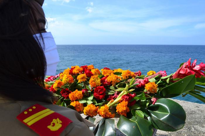 Alumnos de la Escuela Militar Camilo Cienfuegos de Capdevila, y del Instituto Preuniversitario Vocacional del MINIT Hermanos Martínez Tamayo rindieron homenaje al héroe