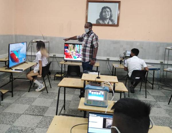 Reinicio del curso escolar en el instituto politécnico Osvaldo Herrera González