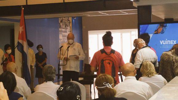 Personas que participaron en la inauguración de la sede central para la inversión extranjera